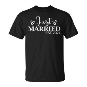 Just Married 2024 Honeymoon Wedding Couples Fiancee Unisex T-Shirt