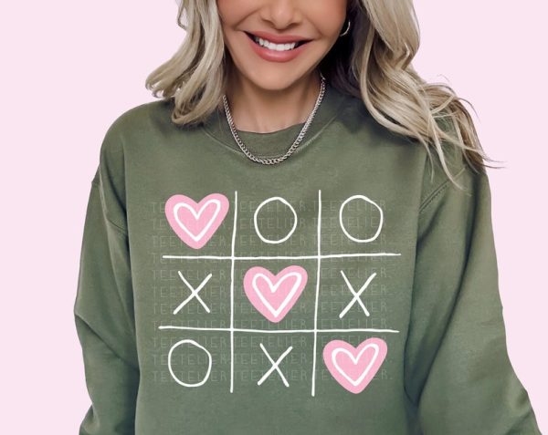 Valentine Sweatshirt XOXO Tic Tac Toe Valentines Sweatshirts for Women Love Heart Cute Crewneck Pullover Women Shirt Gift For Her Wife GF VLT1068